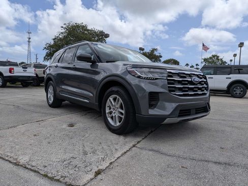 Used 2025 Ford Explorer Active RWD image 1
