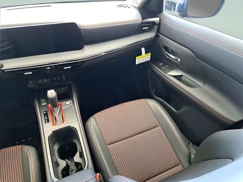 Certified 2025 Nissan Kicks SR FWD image 15