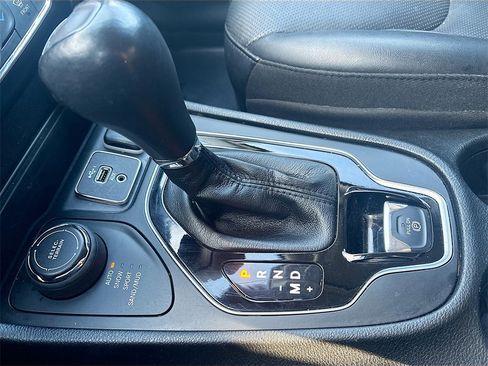 Used 2023 Jeep Cherokee Altitude Lux image 17