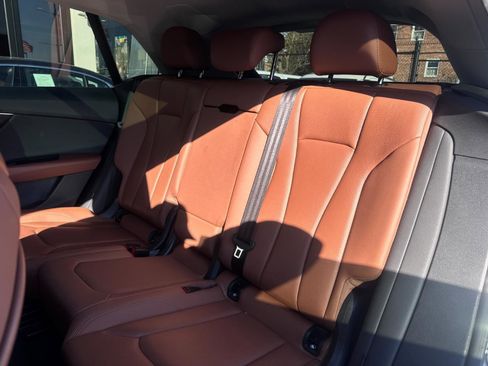 Used 2022 Audi Q8 Premium Plus image 24