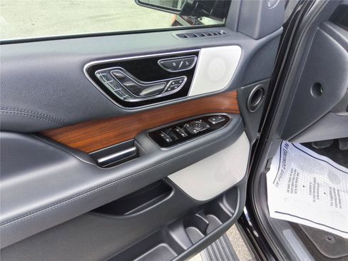 Used 2022 Lincoln Navigator L Reserve AWD/4WD image 12