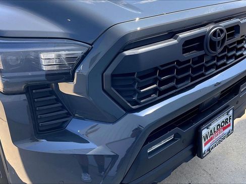 Used 2025 Toyota Tacoma TRD Off-Road w/ TRD Off Road Upgrade Package AWD/4WD image 35