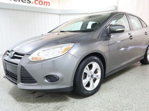 Used 2014 Ford Focus SE FWD image 2