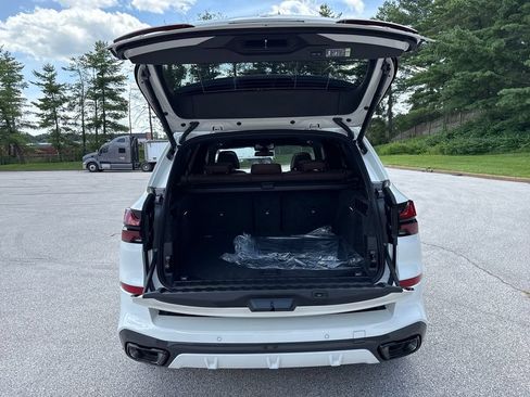 New 2026 BMW X5 xDrive40i w/ M Sport Package AWD/4WD image 25