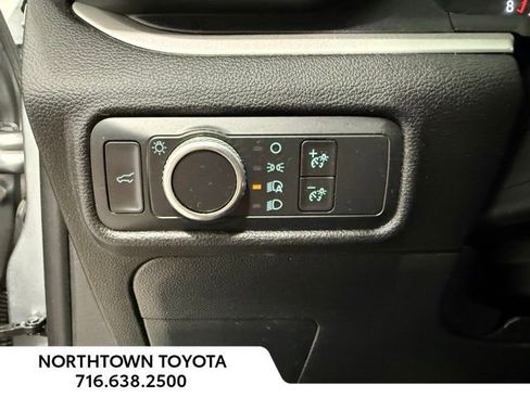 Used 2020 Ford Explorer XLT w/ Comfort Package image 11