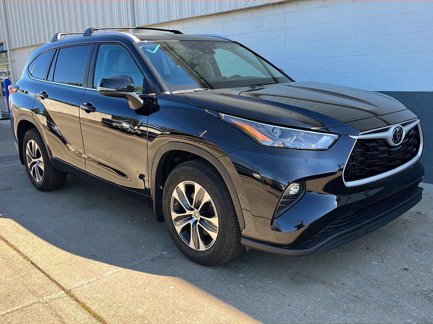 Used 2024 Toyota Highlander XLE AWD/4WD image 29