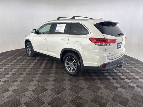 Used 2019 Toyota Highlander XLE AWD/4WD image 9