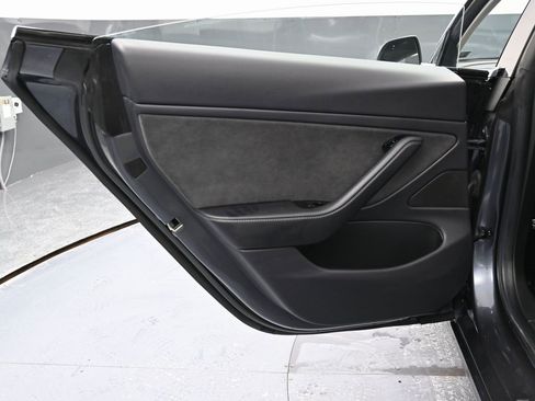 Used 2018 Tesla Model 3 Long Range image 41