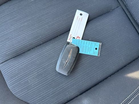 Used 2023 Chrysler Voyager LX FWD image 6
