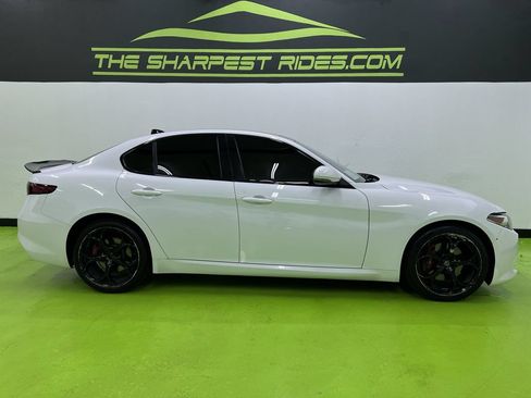 Used 2020 Alfa Romeo Giulia Ti Sport w/ Quick Order Package 22S Sport AWD/4WD image 11