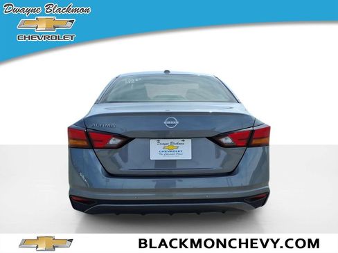 Used 2025 Nissan Altima 2.5 SV FWD image 4