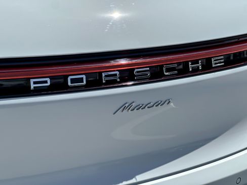 Used 2026 Porsche Macan AWD/4WD image 27
