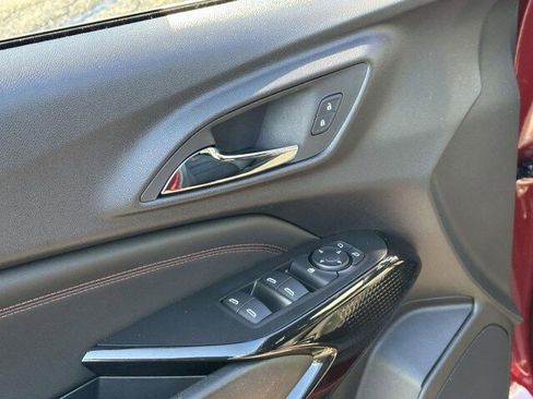 Used 2025 Chevrolet Trax RS image 15