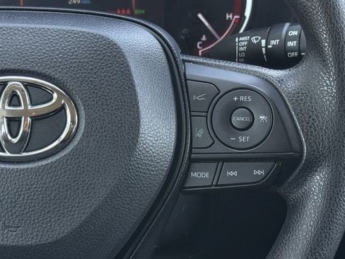 Used 2025 Toyota RAV4 XLE FWD image 15