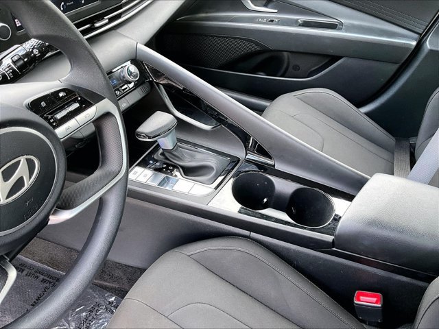 Used 2025 Hyundai Elantra Hybrid FWD image 15