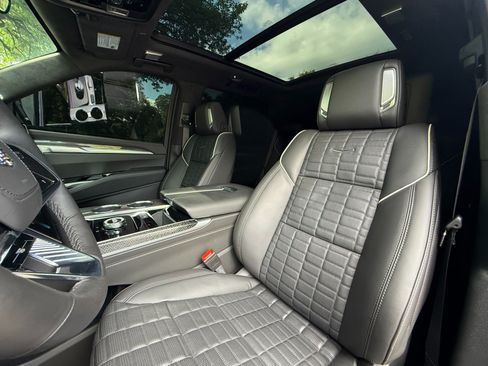 Used 2025 Cadillac Escalade V AWD/4WD image 10