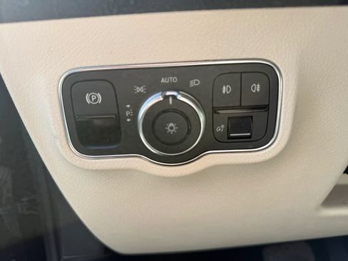 Used 2021 Mercedes-Benz GLB 250 image 31