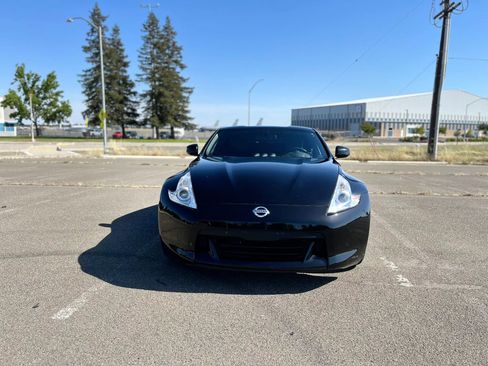 Used 2011 Nissan 370Z Touring w/ Sport Pkg RWD image 2