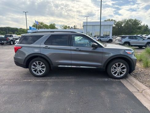 Used 2021 Ford Explorer XLT w/ Equipment Group 202A AWD/4WD image 17
