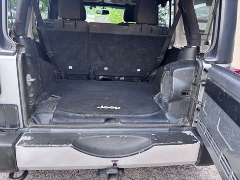 Used 2014 Jeep Wrangler Unlimited Sahara w/ Connectivity Group AWD/4WD image 11