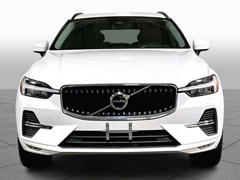 Used 2022 Volvo XC60 B5 Momentum w/ Climate Package image 4