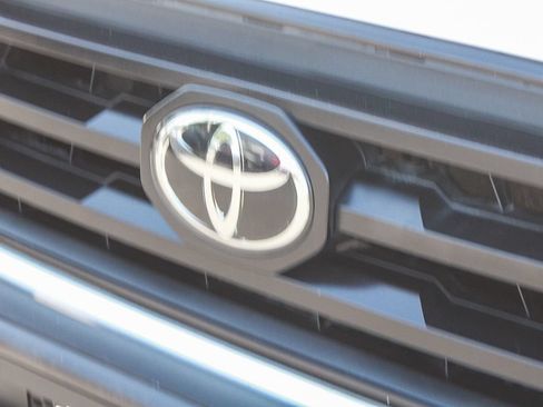 Used 2021 Toyota Tacoma SR AWD/4WD image 9