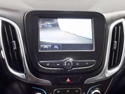 Used 2018 Chevrolet Equinox LT image 17