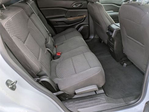 Used 2017 GMC Acadia SLE image 26