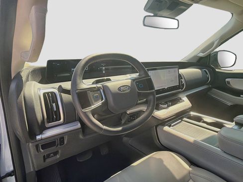 Used 2025 Ford Expedition Active RWD image 12