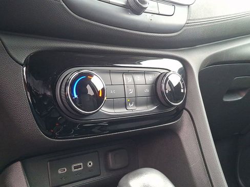 Used 2023 Buick Encore GX Preferred FWD image 19