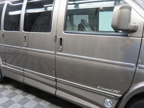 Used 2021 GMC Savana 2500 image 28