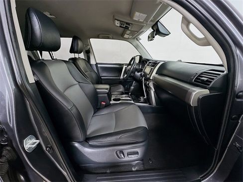 Used 2020 Toyota 4Runner SR5 Premium image 6