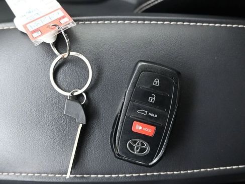 Used 2025 Toyota Corolla XLE FWD image 20