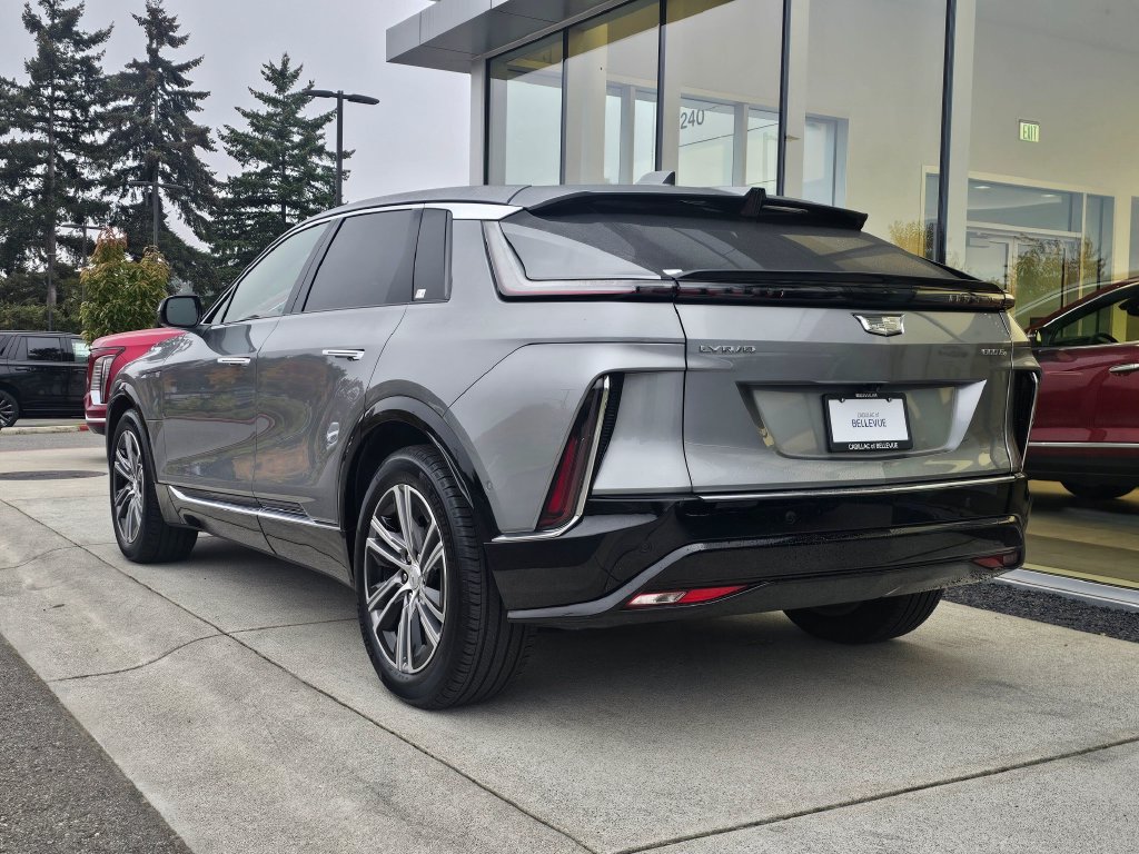 Certified 2024 Cadillac Lyriq Luxury AWD/4WD image 3