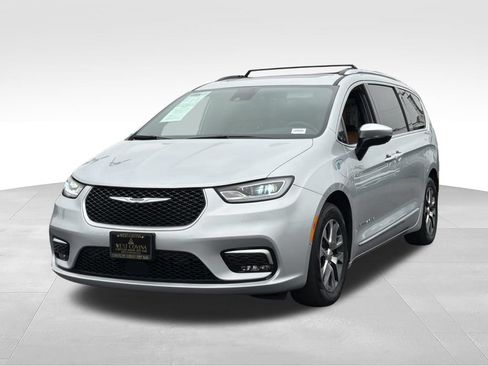 Used 2023 Chrysler Pacifica Pinnacle FWD image 4