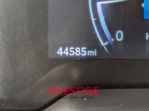 Used 2024 Toyota Corolla Cross XLE image 14