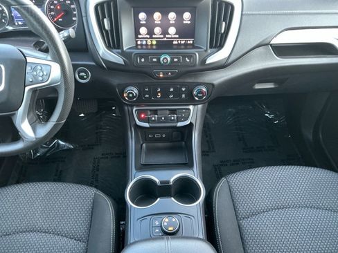 Used 2024 GMC Terrain SLE image 11