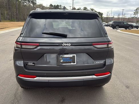 New 2026 Jeep Grand Cherokee Limited w/ Luxury Tech Group II RWD image 7