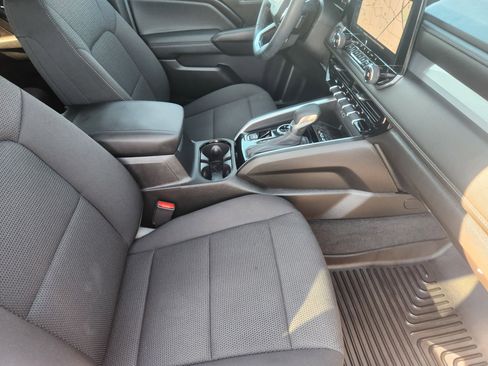 Used 2024 Chevrolet Colorado LT w/ LT Convenience Package II image 10