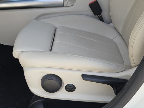 Used 2022 Mercedes-Benz GLA 250 w/ Premium Package Lite image 20