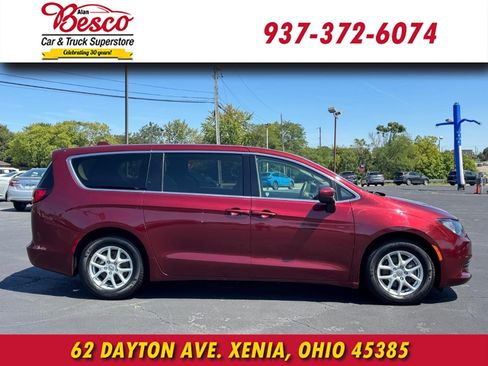 Used 2017 Chrysler Pacifica Touring FWD image 3