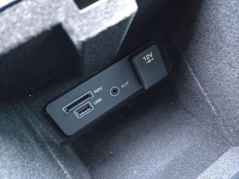 Used 2015 Land Rover Discovery Sport HSE image 32