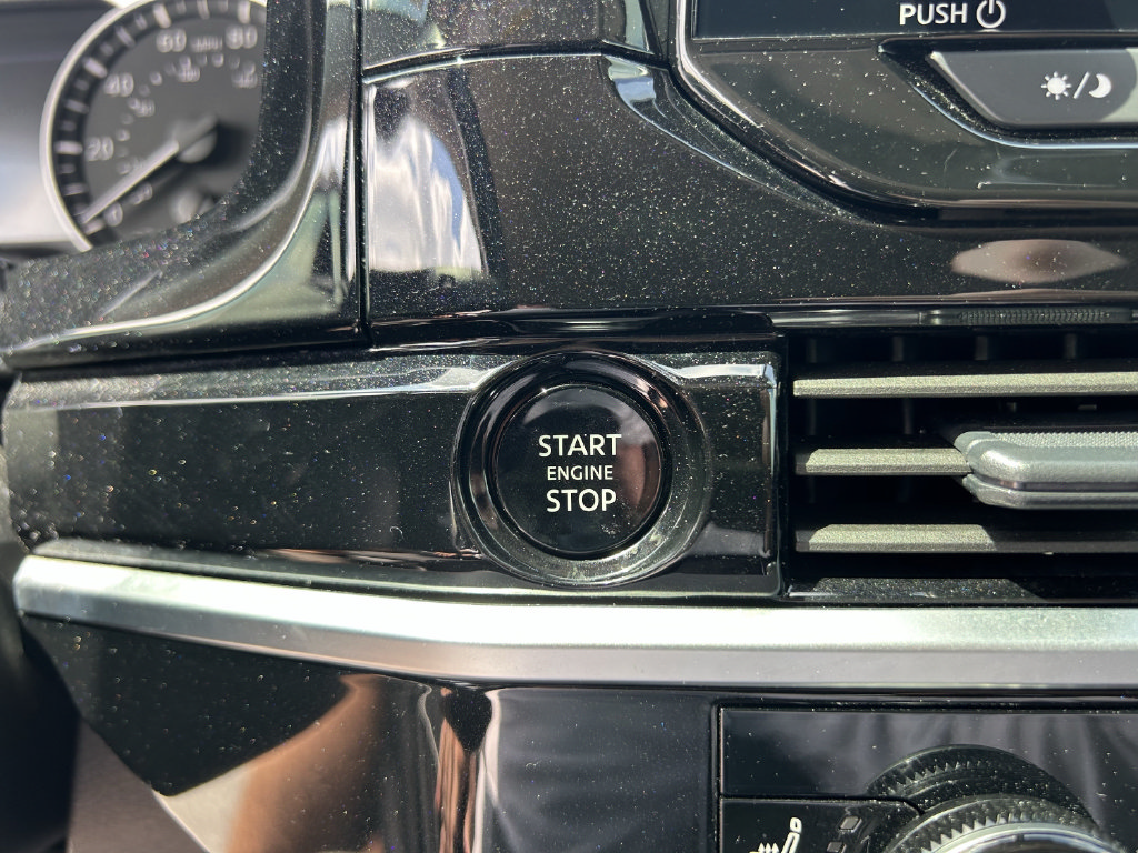 Used 2025 Nissan Pathfinder SV FWD image 34