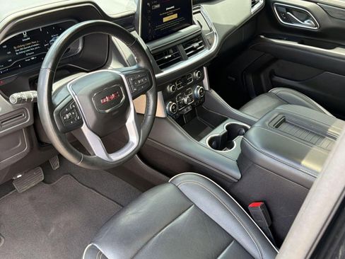 Used 2023 GMC Yukon SLT w/ SLT Luxury Package AWD/4WD image 4