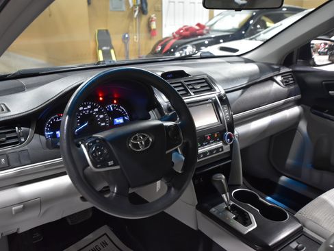Used 2012 Toyota Camry LE image 13