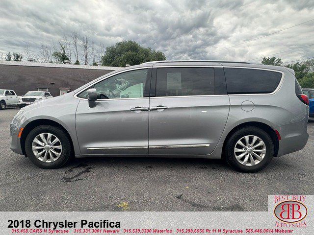 Used 2018 Chrysler Pacifica Touring-L FWD image 6