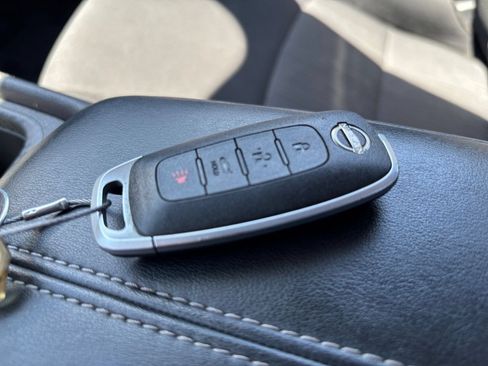 Used 2025 Nissan Sentra SV FWD image 21
