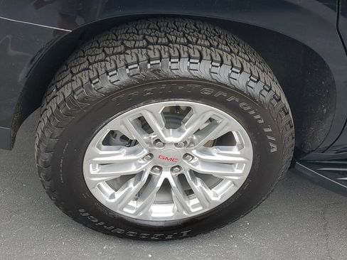 Certified 2023 GMC Yukon SLT w/ SLT Luxury Package AWD/4WD image 5