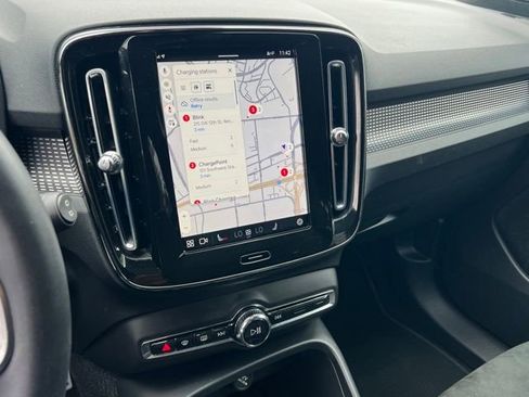 Used 2022 Volvo XC40 P8 Recharge Ultimate AWD/4WD image 18