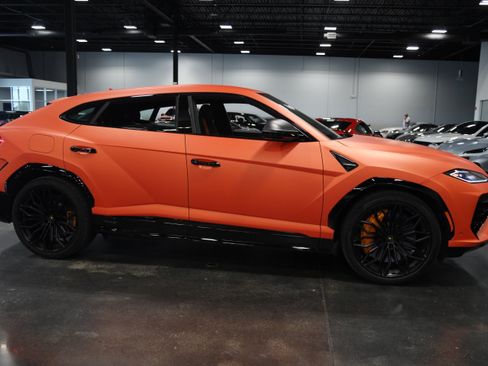 Used 2025 Lamborghini Urus SE AWD/4WD image 8